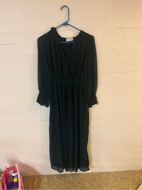 Dress Forum Los Angeles Emerald Green Pleated Chiffon Midi Dress Size M